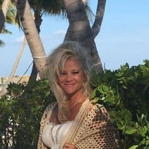 Meet your Posher, Joni